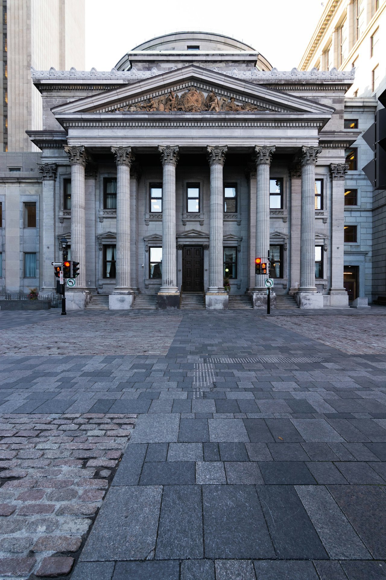 Institutionelle Bankarchitektur eines klassischen Bankgebäudes